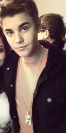 560070_332042973511429_197274640321597_760325_1416536866_n - Justin Bieber 5
