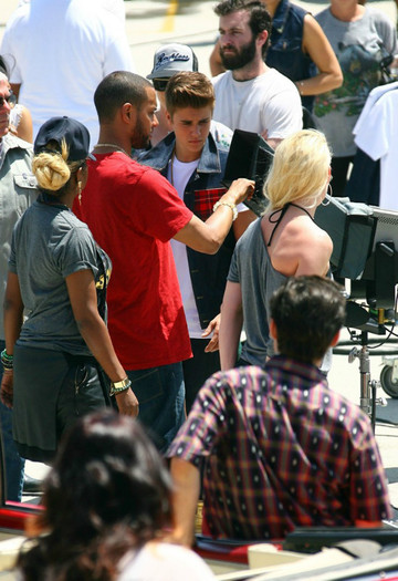 justin-bieber-films-boyfriend-04 - Justin Bieber 5