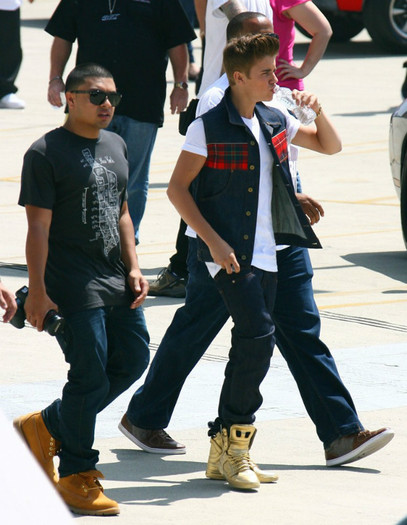 justin-bieber-films-boyfriend-06 - Justin Bieber 5