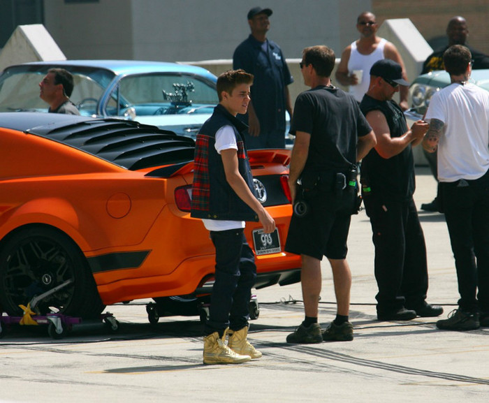 justin-bieber-films-boyfriend-07 - Justin Bieber 5