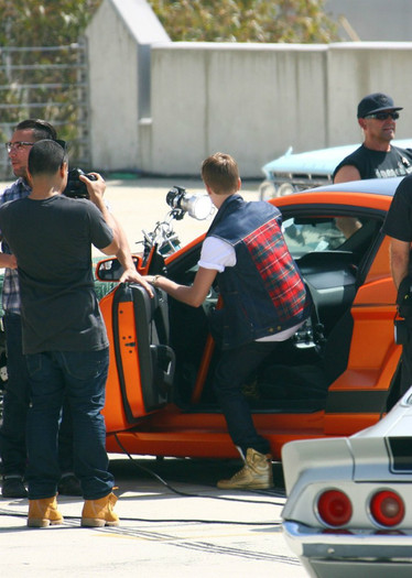 justin-bieber-films-boyfriend-08 - Justin Bieber 5