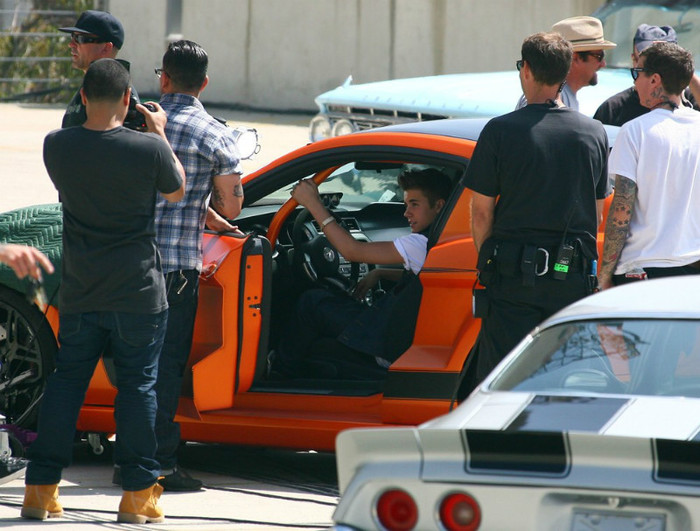 justin-bieber-films-boyfriend-09 - Justin Bieber 5