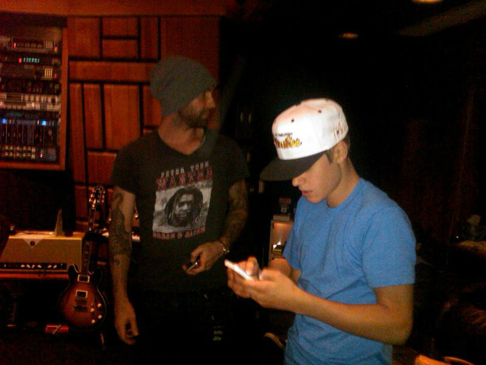 justin-bieber-hits-studio-with-maroon-5-s-adam-levine - Justin Bieber 5