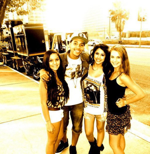 185495_132881520140175_100002549839243_201605_163256_n