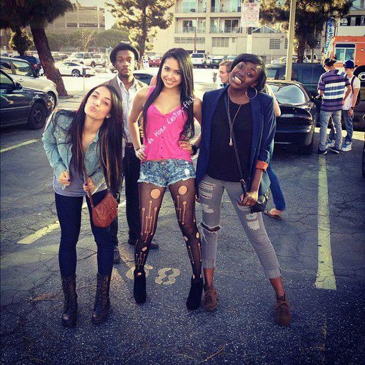 294905_293627617378081_100001925367417_670103_1316204508_n - Jasmine V4