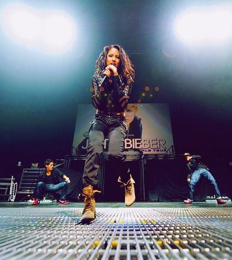 485264_233374393436067_155892724517568_446073_2070028146_n