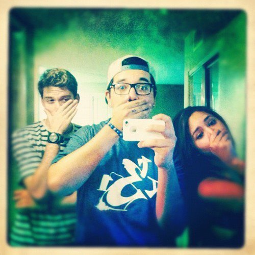 532821_262882773818562_1221356157_n