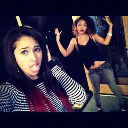 546653_258697420903764_975954554_n