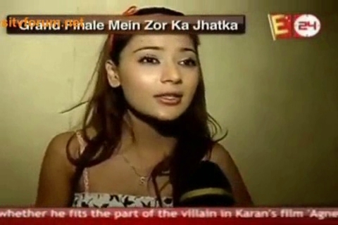 00_01_53 - sara khan11