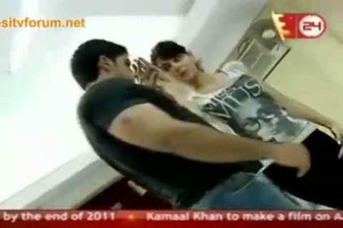 00_02_15 - sara khan11