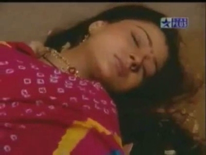 00_01_08 - sara khan11