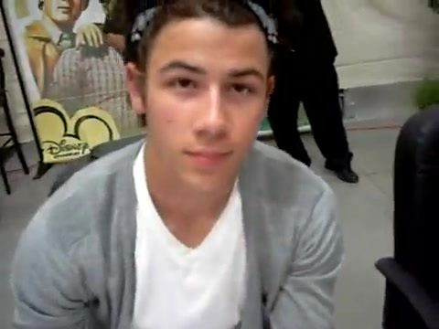 Meeting the Jonas Brothers and Demi Lovato at Walmart 1682 - Demilush - Meeting the Jonas Brothers and Demi Lovato at Walmart Part oo4