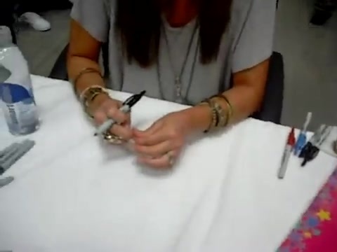 Meeting the Jonas Brothers and Demi Lovato at Walmart 2173 - Demilush - Meeting the Jonas Brothers and Demi Lovato at Walmart Part oo5