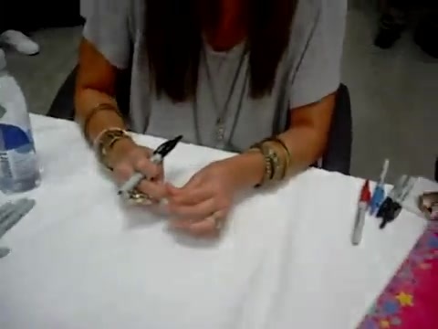 Meeting the Jonas Brothers and Demi Lovato at Walmart 2183 - Demilush - Meeting the Jonas Brothers and Demi Lovato at Walmart Part oo5
