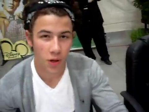 Meeting the Jonas Brothers and Demi Lovato at Walmart 1725