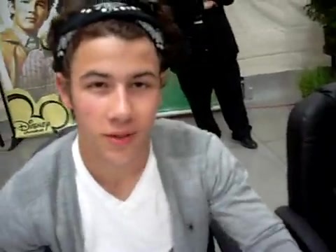 Meeting the Jonas Brothers and Demi Lovato at Walmart 1733