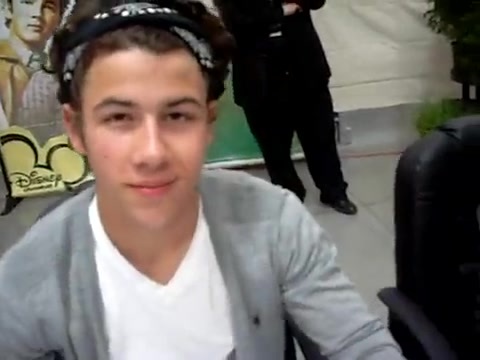 Meeting the Jonas Brothers and Demi Lovato at Walmart 1744