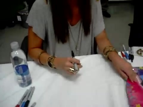 Meeting the Jonas Brothers and Demi Lovato at Walmart 2265 - Demilush - Meeting the Jonas Brothers and Demi Lovato at Walmart Part oo5