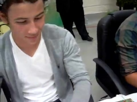 Meeting the Jonas Brothers and Demi Lovato at Walmart 1790 - Demilush - Meeting the Jonas Brothers and Demi Lovato at Walmart Part oo4