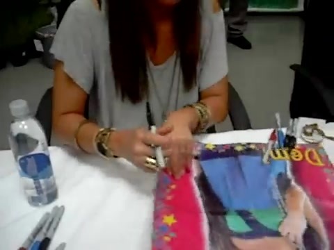 Meeting the Jonas Brothers and Demi Lovato at Walmart 2293 - Demilush - Meeting the Jonas Brothers and Demi Lovato at Walmart Part oo5