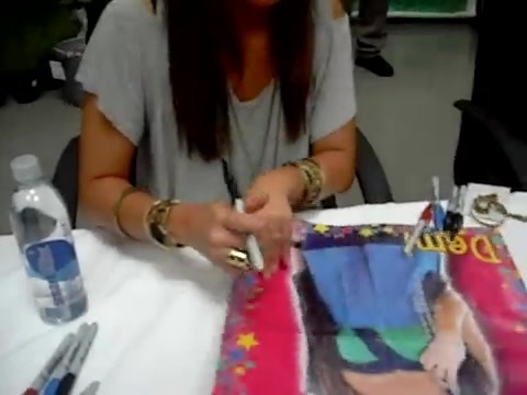 Meeting the Jonas Brothers and Demi Lovato at Walmart 2295 - Demilush - Meeting the Jonas Brothers and Demi Lovato at Walmart Part oo5