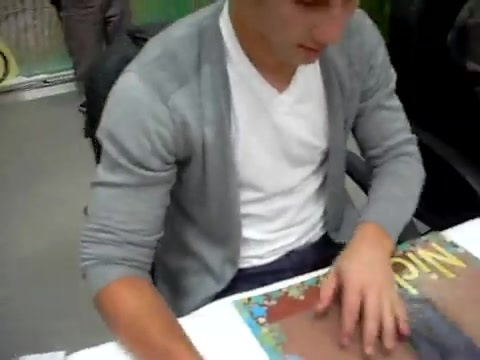 Meeting the Jonas Brothers and Demi Lovato at Walmart 1847 - Demilush - Meeting the Jonas Brothers and Demi Lovato at Walmart Part oo4