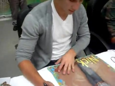 Meeting the Jonas Brothers and Demi Lovato at Walmart 1863 - Demilush - Meeting the Jonas Brothers and Demi Lovato at Walmart Part oo4