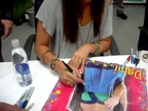 Meeting the Jonas Brothers and Demi Lovato at Walmart 2378 - Demilush - Meeting the Jonas Brothers and Demi Lovato at Walmart Part oo5