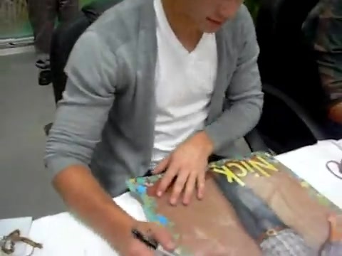 Meeting the Jonas Brothers and Demi Lovato at Walmart 1872 - Demilush - Meeting the Jonas Brothers and Demi Lovato at Walmart Part oo4