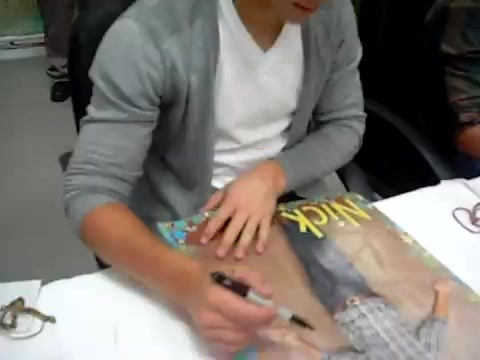 Meeting the Jonas Brothers and Demi Lovato at Walmart 1878 - Demilush - Meeting the Jonas Brothers and Demi Lovato at Walmart Part oo4