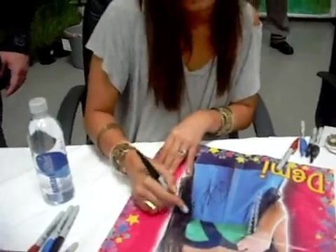 Meeting the Jonas Brothers and Demi Lovato at Walmart 2389 - Demilush - Meeting the Jonas Brothers and Demi Lovato at Walmart Part oo5