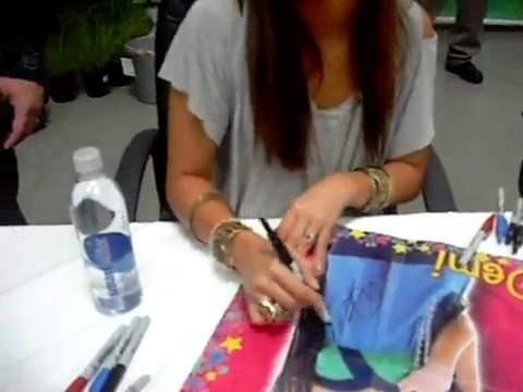 Meeting the Jonas Brothers and Demi Lovato at Walmart 2405 - Demilush - Meeting the Jonas Brothers and Demi Lovato at Walmart Part oo5