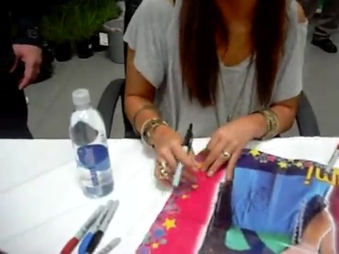 Meeting the Jonas Brothers and Demi Lovato at Walmart 2427 - Demilush - Meeting the Jonas Brothers and Demi Lovato at Walmart Part oo5