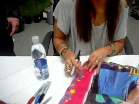 Meeting the Jonas Brothers and Demi Lovato at Walmart 2430 - Demilush - Meeting the Jonas Brothers and Demi Lovato at Walmart Part oo5