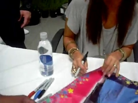 Meeting the Jonas Brothers and Demi Lovato at Walmart 2447 - Demilush - Meeting the Jonas Brothers and Demi Lovato at Walmart Part oo5