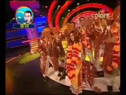 00_01_06 - sara khan12
