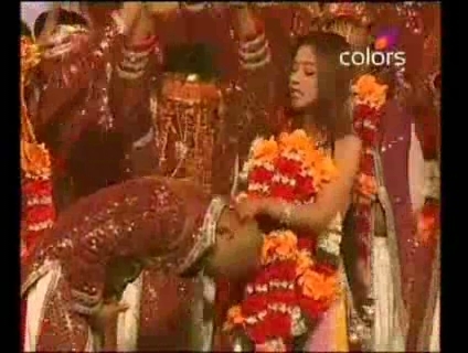 00_01_14 - sara khan12