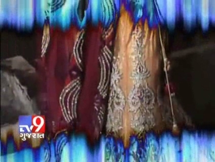 00_00_02 - B-Tv9 Gujarat - Sarah khan modelled for designer Rohit Verma s new collection - YouTube