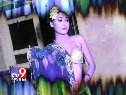 00_03_54 - B-Tv9 Gujarat - Sarah khan modelled for designer Rohit Verma s new collection - YouTube