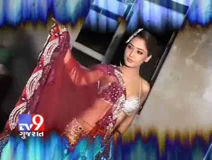 00_03_58 - B-Tv9 Gujarat - Sarah khan modelled for designer Rohit Verma s new collection - YouTube
