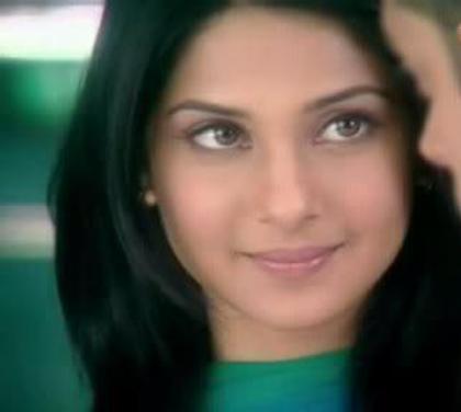 581284_385584918156071_681589325_n - jennifer winget 9