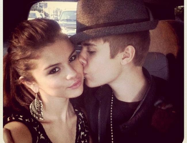 Selly & Justin kiss pe obraz