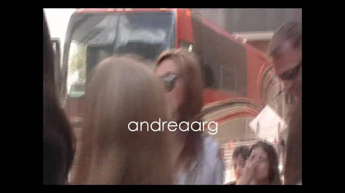 Demi Lovato Meeting Fans @Houston 11_09_10 1705