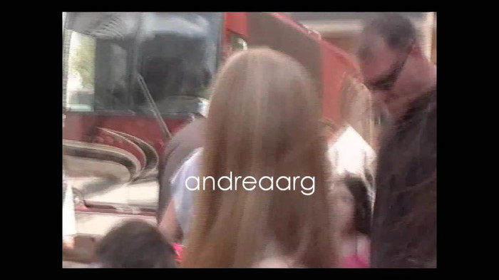 Demi Lovato Meeting Fans @Houston 11_09_10 1734