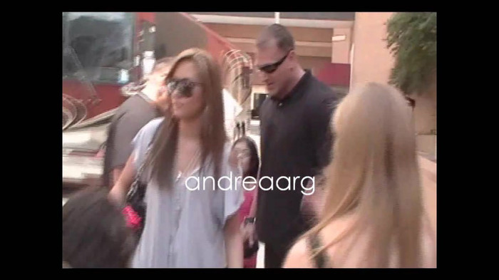 Demi Lovato Meeting Fans @Houston 11_09_10 1811