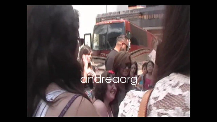 Demi Lovato Meeting Fans @Houston 11_09_10 1481