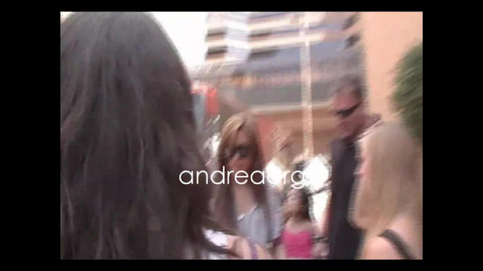 Demi Lovato Meeting Fans @Houston 11_09_10 1928