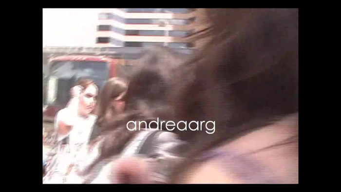 Demi Lovato Meeting Fans @Houston 11_09_10 2200