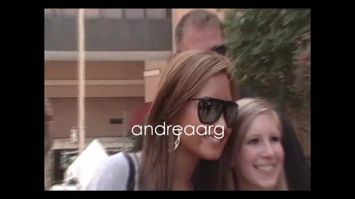 Demi Lovato Meeting Fans @Houston 11_09_10 2783