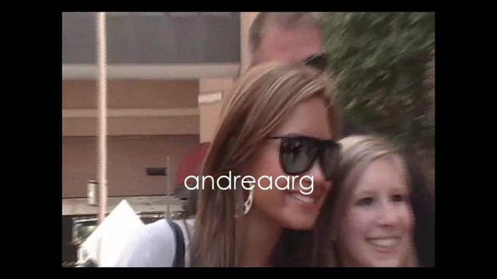 Demi Lovato Meeting Fans @Houston 11_09_10 2794